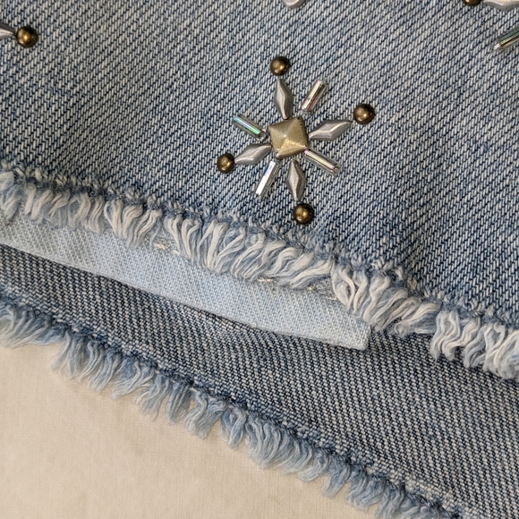 ☀️Hollister EUC Starburst distressed jean shorts 28W Junior 7 blue cutoffs - Picture 9 of 13